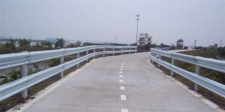 ���λ���